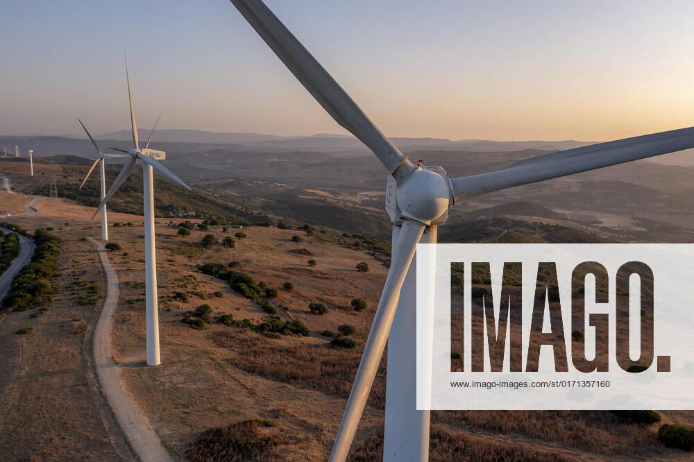 IMAGO Creative: Business, Innovative Technologie-Lösungen Wind power plant, in Casares, Malaga, Spain