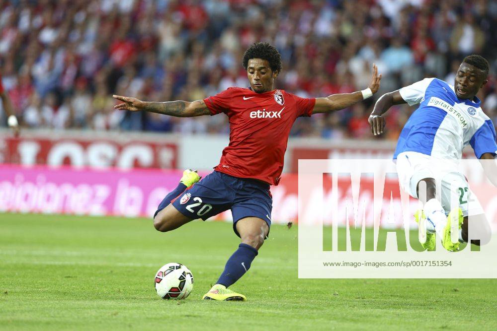 Ryan Mendes (Lille) vs Nathan Sinkala (Grasshopper Zurich) FOOTBALL : OSC Lille vs Grasshopper Club Zürich - Champions League, third qualifying round - 05 08 2014 GwendolineLeGoff