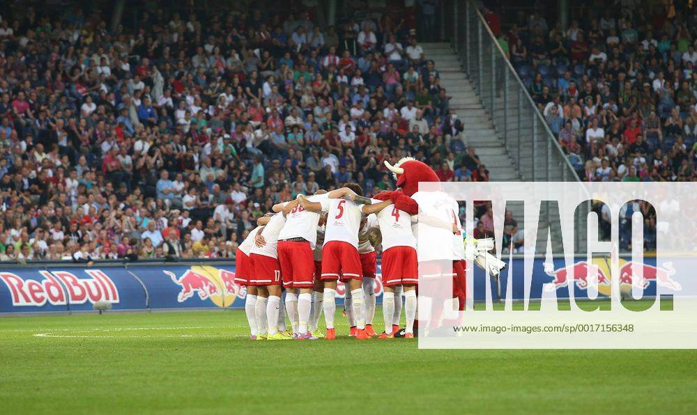SOCCER - CL, RBS vs Qarabag SALZBURG,AUSTRIA,06.AUG.14 - SOCCER - UEFA Champions League, qualifying, Red Bull Salzburg vs Qarabag Agdam FK. Image shows the team of RBS with the mascot Bullidibumm.