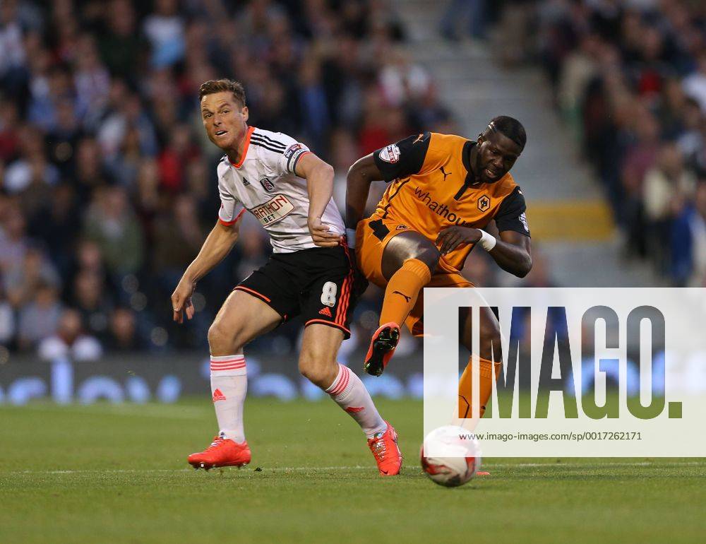 Fulham s Scott Parker tussles with Wolves Bakary Sako - Sky Bet Championship - Fulham vs Wolverhampton Wanderers - Craven Cottage - London - England - 20th August 2014 - Picture David Klein Sportimage .