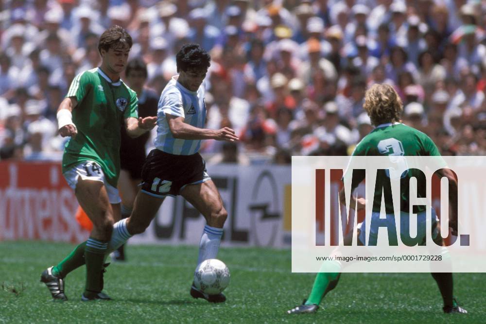 Thomas Berthold (li., BR Deutschland) gegen Hector Enrique (Argentinien) Fußball WM Herren Weltmeisterschaft 1986, Länderspiel, Nationalmannschaft, Nationalteam, Finale, Endspiel, Vdia Gruppe Mexico City, Mexiko Stadt