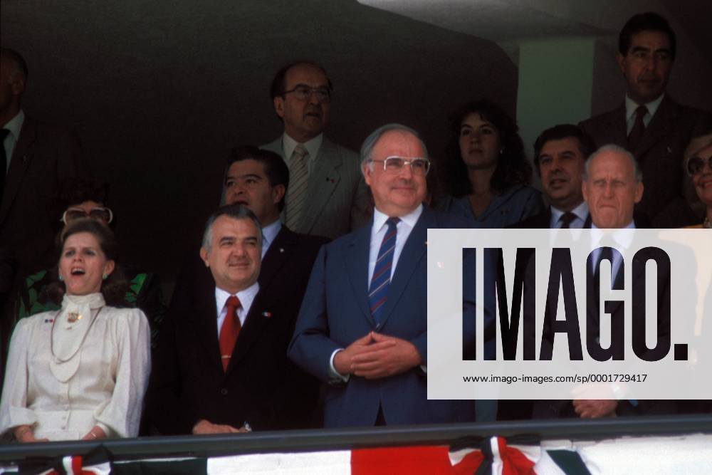 Die Ehrentribüne beim WM Finale 1986 v.li.: Staatspräsident Miguel de la Madrid Hurtado (Mexiko), Bundeskanzler Dr. Helmut Kohl (BR Deutschland) und FIFA Präsident Joao Havelange (Brasilien) Fußball WM Herren Weltmeisterschaft 1986, Länderspiel, Nationalmannschaft, Nationalteam, Finale, Endspiel, Vdia Gruppe Mexico City, Mexiko Stadt