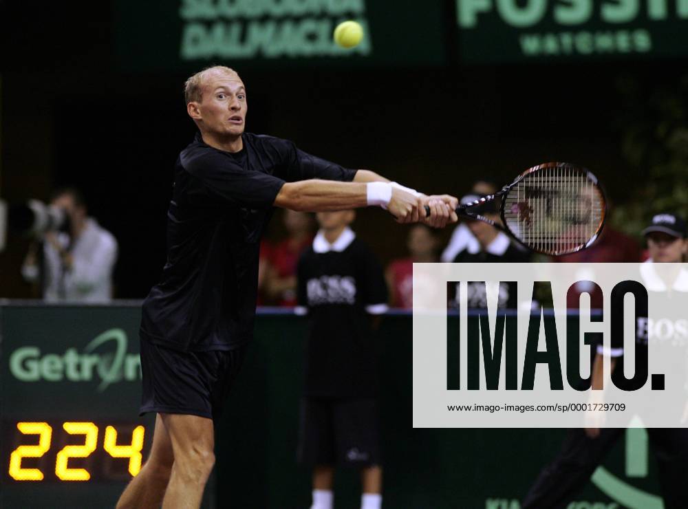 Nikolai Davydenko (Rußland) - Beidhändige Rückhand Tennis Herren Davis Cup 2005, DavisCup, Halbfinale Einzelbild Split Dynamik,