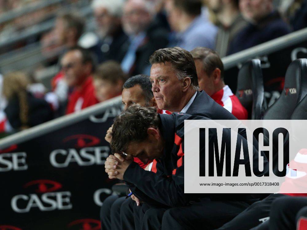 Manchester United s Louis Van Gaal looks on dejected - Capital One Cup, Second Round - MK Dons Stadium - Milton Keynes - England - 26th August 2014 - Picture David Klein Sportimage .
