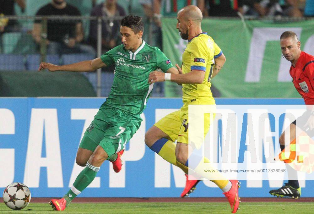 Sofia - PFC Ludogorets Razgrad FC Steaua Bukarest - UEFA play off champions league men s football Mihail Aleksandrov(L) PFC Ludogorets and Iasmin Latovlevici(r) FC Steaua