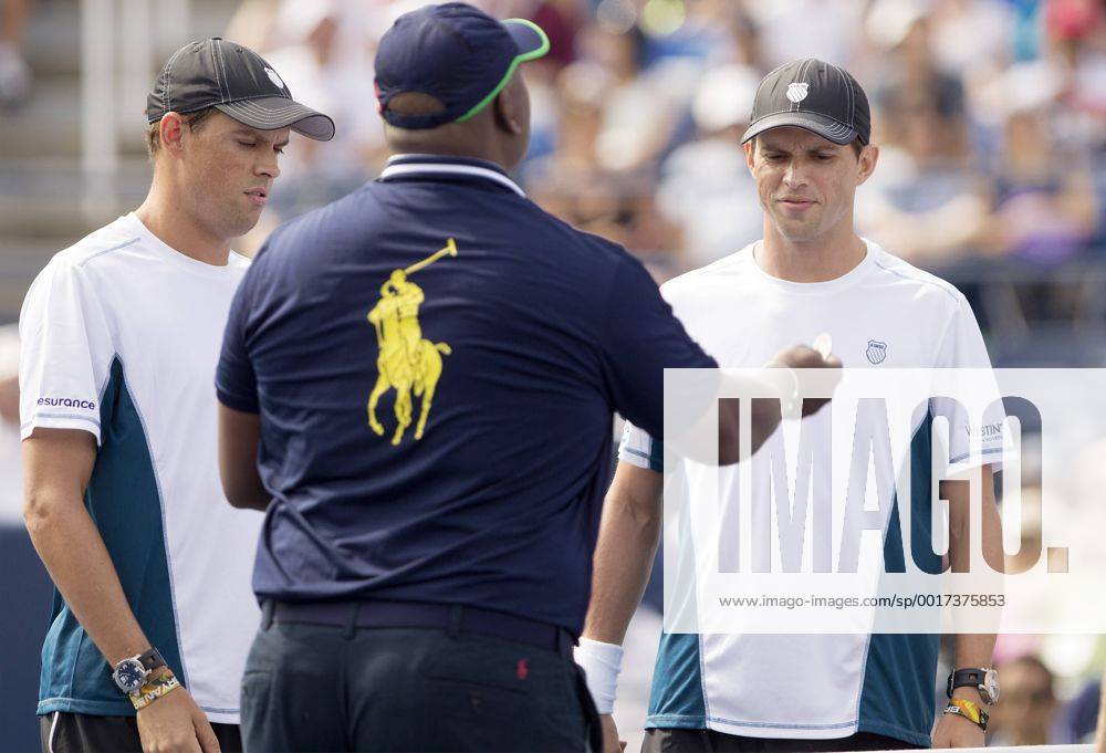 TENNIS - ATP, US Open 2014 NEW YORK CITY,NEW YORK,USA,01.SEP.14 - TENNIS - ATP Tennis Herren World Tour, US Open 2014, Grand Slam, Flushing Meadows, doubles. Image shows Mike and Bob Bryan (USA).