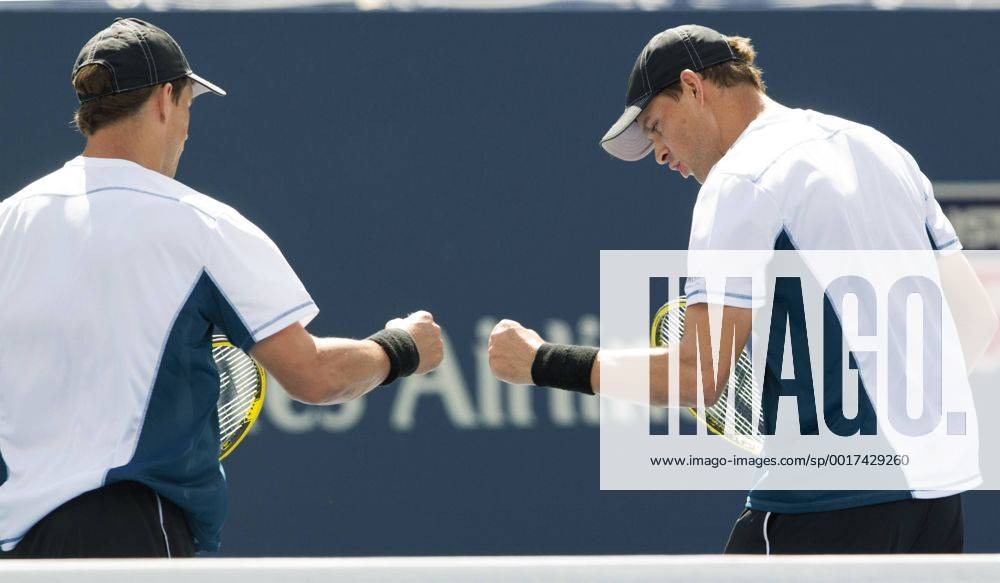 TENNIS - ATP, US Open 2014 NEW YORK CITY,NEW YORK,USA,07.SEP.14 - TENNIS - ATP Tennis Herren World Tour, US Open 2014, Grand Slam, Flushing Meadows, doubles, final. Image shows Bob and Mike Bryan (USA).