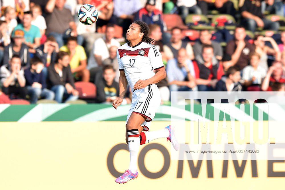 Fußball U19-Länderspiel Deutschland - England am 08.09.2014 im Stadion Niederrhein in Oberhausen Leroy Sane ( Deutschland )