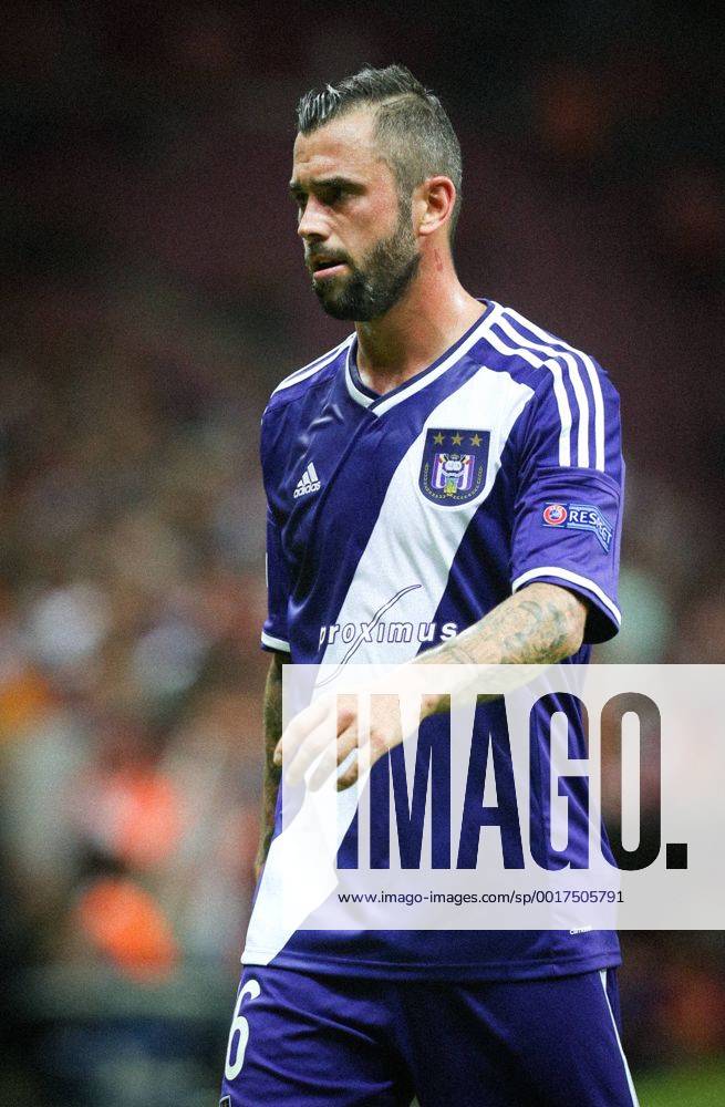 ISTANBUL - Anderlecht s Steven Defour looks dejected during a soccer game between Turkish team Galatasaray S.K. and Belgian team RSC Anderlecht in the Tuk Telekom Arena in Istanbul, Turkey, Tuesday 16 September 2014, on day 1 of the group stage of the UEFA Champions League competition, in group D. VIRGINIExLEFOUR 04316966