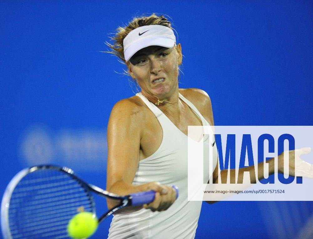 Maria Sharapova of Russia returns a shot during the Women s singles match at the WTA Tennis Damen Wuhan Open tennis tournament in Wuhan capital of central China s Hubei Province, on Sept. 22, 2014. Maria won 2-1. ) (SP)CHINA-WUHAN-TENNIS-WUHAN OPEN-SHARAPOVA (CN) HaoxTongqian