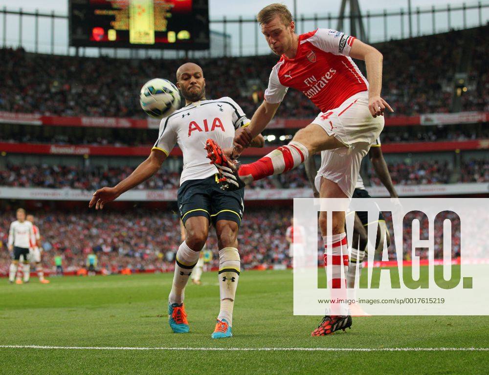 Arsenal s Per Mertesacker tussles with Tottenham s Younes Kaboul - Barclays Premier League - Arsenal vs Tottenham Hotspur - Emirates Stadium - England - 27th September 2014 - .
