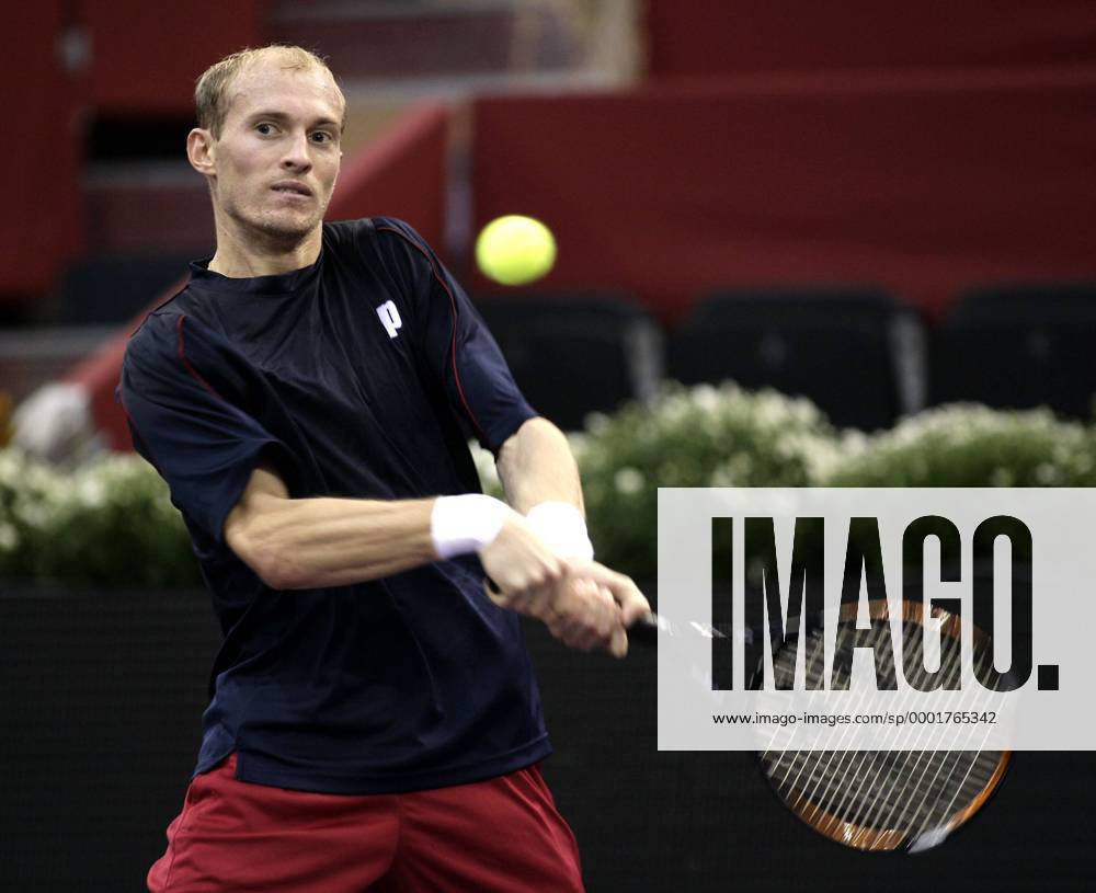 Nikolay Davydenko (Rußland) beidhändige Rückhand - Tennis Herren Masters Series Madrid 2005, ATP Tour Einzelbild Madrid Dynamik,
