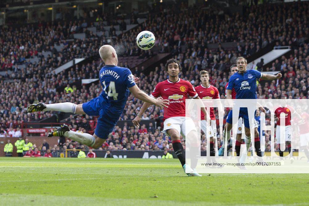 Steven Naismith of Everton scores the equalising goal - Manchester United vs. Everton - Barclay s Premier League - Old Trafford - Manchester - 04 10 2014 Pic Philip Oldham Sportimage .