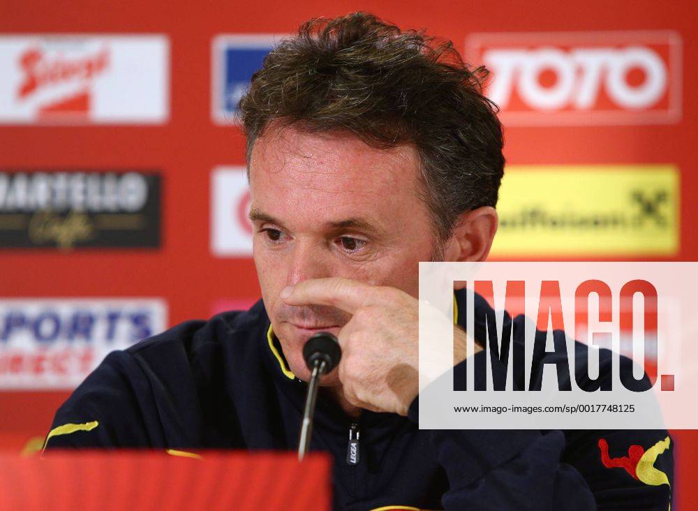 SOCCER - UEFA EURO 2016, qualification, AUT vs MNE, preview VIENNA,AUSTRIA,11.OCT.14 - SOCCER - UEFA European Championship 2016, European Qualifiers, OEFB international match, Austria vs Montenegro, preview, press conference of team MNE. Image shows head coach Marko Vesovic (MNE).