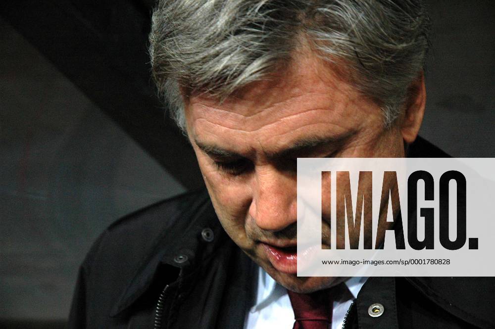 Trainer Carlo Ancelotti (Milan) enttäuscht - Fußball EC 1 Herren Champions League 2005 2006, AC Mailand, Serie A, 1. Italienische Liga Porträt Eindhoven Enttäuschung,
