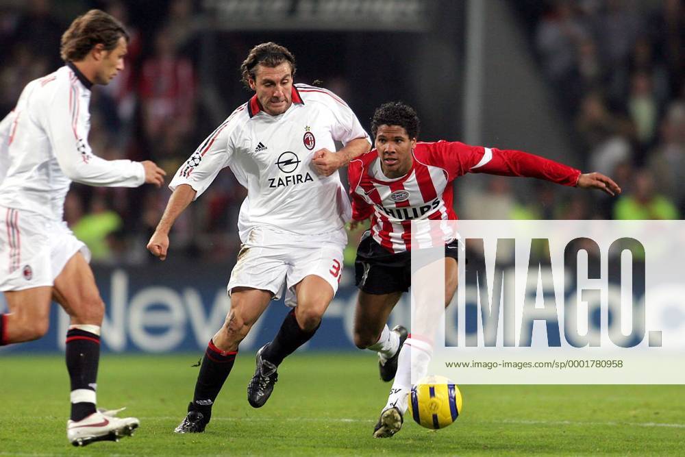 Michael Lamey (re., Eindhoven) gegen Christian Vieri (Milan) - Fußball EC 1 Herren Champions League 2005 2006, PSV Eindhoven - AC Mailand 1:0, Vdig Gruppe Eindhoven Dynamik,