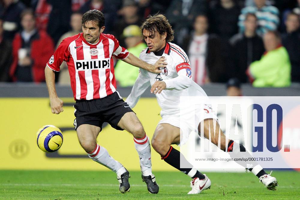 Philip Cocu (Eindhoven, li.) gegen Paolo Maldini (Milan) - Fußball EC 1 Herren Champions League 2005 2006, PSV Eindhoven - AC Mailand 1:0 Gruppe Eindhoven Dynamik,
