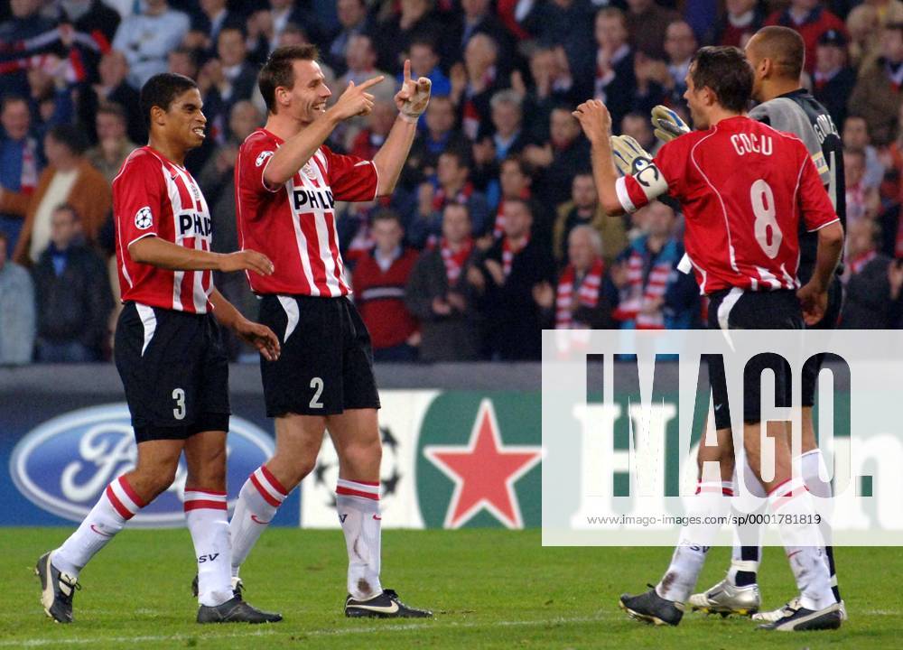 Schlussjubel Eindhoven, v.li.: Michael Lamey, Andre Ooijer, Philip Cocu, Heurelho Gomes Fußball EC 1 Herren Champions League 2005 2006, PSV Eindhoven Gruppe Eindhoven Freude,