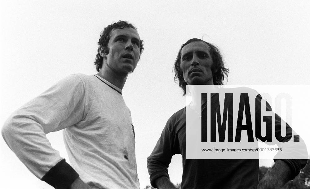 Franz Beckenbauer (Bayern, li.) neben seinem Bruder Walter Beckenbauer (München 1906) Fußball 1. BL Herren Saison 1971 1972, Test, Testspiel, SC München 1906 - FC Bayern München Gruppe München