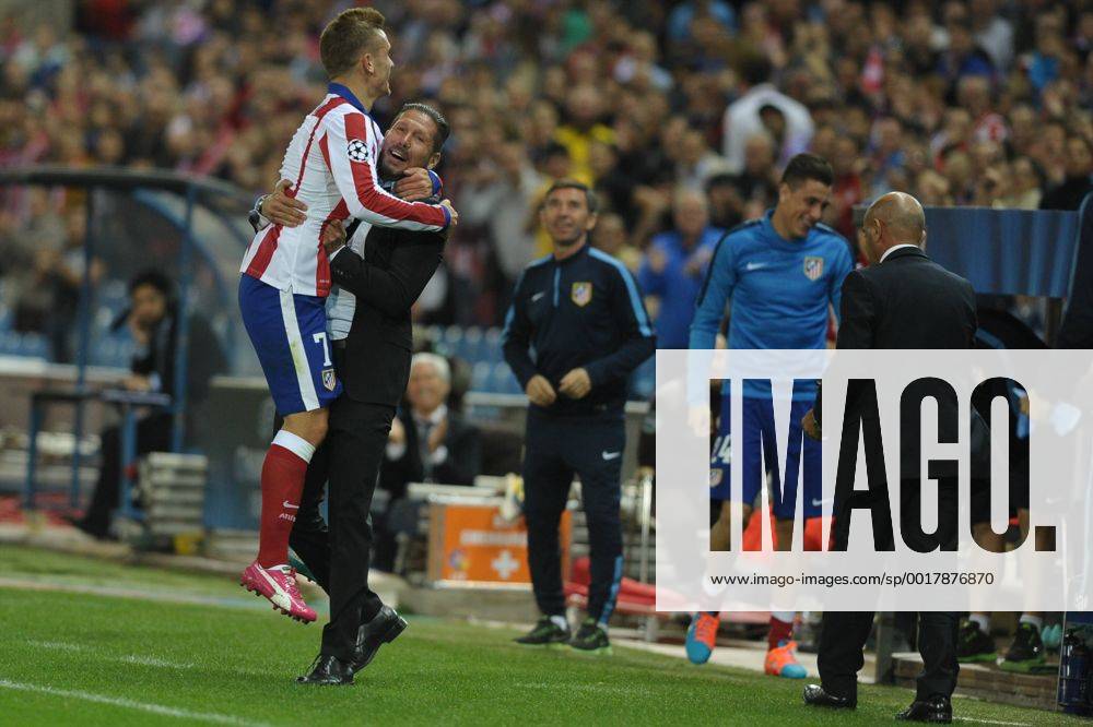 Atletico de Madrid Forward, Antoine Griezmann - GRIEZMANN, number 7 celebrates after scoring a goal (3,0). Atletico de Madrid Coach, Diego Pablo Simeone - SIMEONE. Round 3 of the CHAMPIONS league, soccer match between Atletico de Madrid - Malmo FF at the Vicente Calderon estadium, Madrid - Spain by October 22, 2014. PHOTO: MIguelLopez.