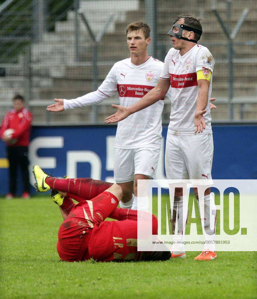VfB Stuttgart II 03.05.2014, Fussball, 3.Liga, VfB Stuttgart II - SSV Jahn 2000 Regensburg (1:1): v.l. Jim-Patrick Müller (SSV Jahn 2000 Regensburg), Thomas Geyer, Tobias Rathgeb (beide VfB Stuttgart).