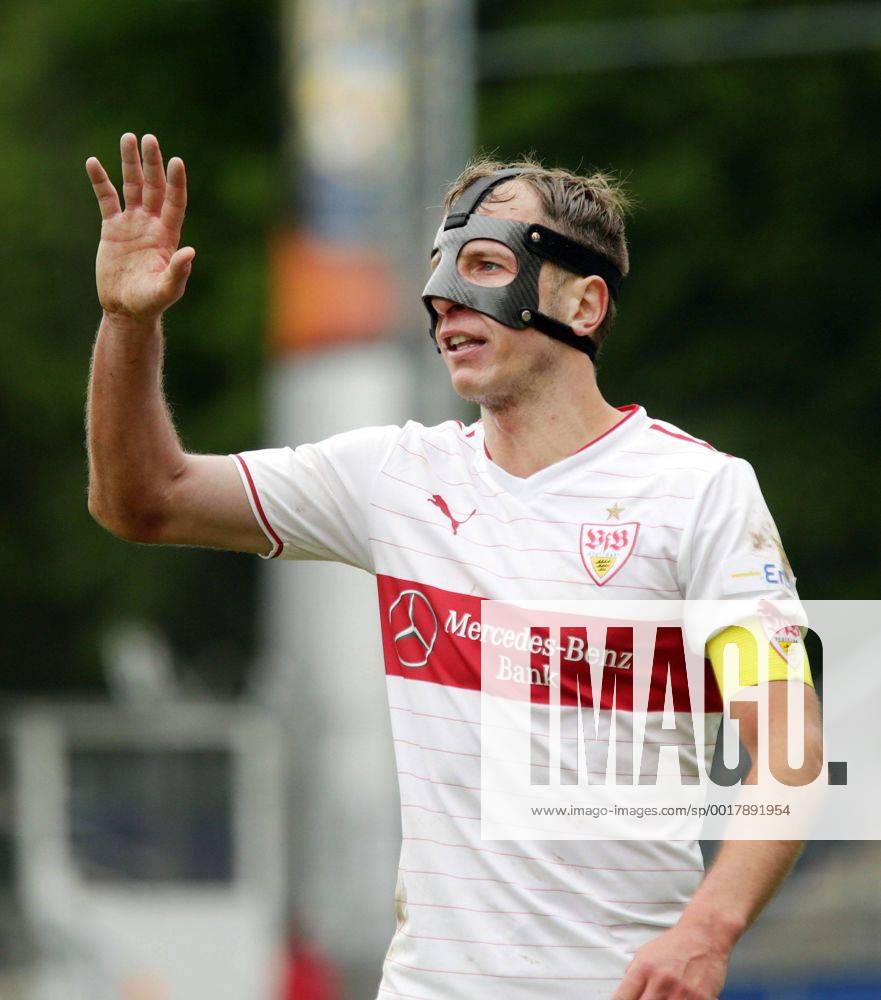VfB Stuttgart II 03.05.2014, Fussball, 3.Liga, VfB Stuttgart II - SSV Jahn 2000 Regensburg (1:1): Tobias Rathgeb (VfB Stuttgart II).