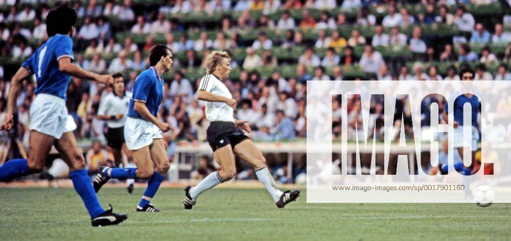 FIFA WM 1982 11.07.1982, Fussball, FIFA WM 1982 in Spanien, Finale, Italien - BRD Deutschland (DFB) (3:1): mi. Bernd Förster (Deutschland).