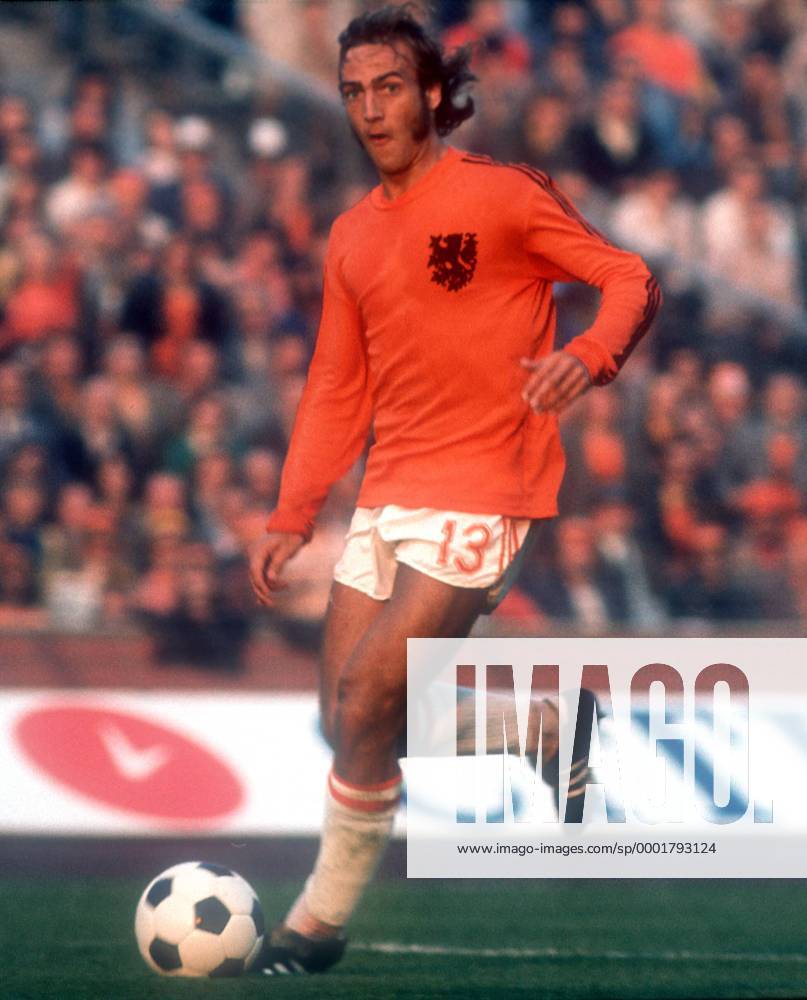 Johan Neeskens (Niederlande) am Ball Fußball WM Herren Weltmeisterschaft 1974, Länderspiel, Nationalmannschaft, Nationalteam, Nationaltrikot, Vdia Einzelbild Zweite Runde, Gruppe A Gelsenkirchen