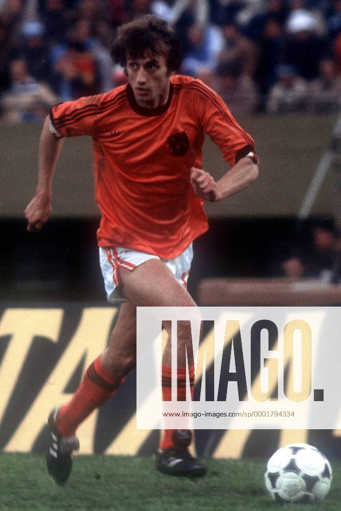 Rob Rensenbrink (Niederlande) am Ball Fußball WM Herren Weltmeisterschaft 1978, Nationalmannschaft, Nationalteam, Nationaltrikot, Länderspiel, Finale Einzelbild Buenos Aires Dynamik,