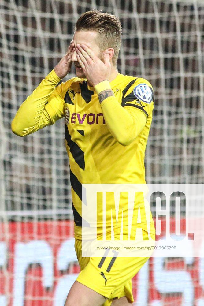 Deutschland,Hamburg, Millerntorstadion, Fussball, DFB Pokal Runde 2, Saison 2014 2015, FC St. Pauli - Borussia Dortmund , Marco Reus (BVB) bejubelt das 0:2