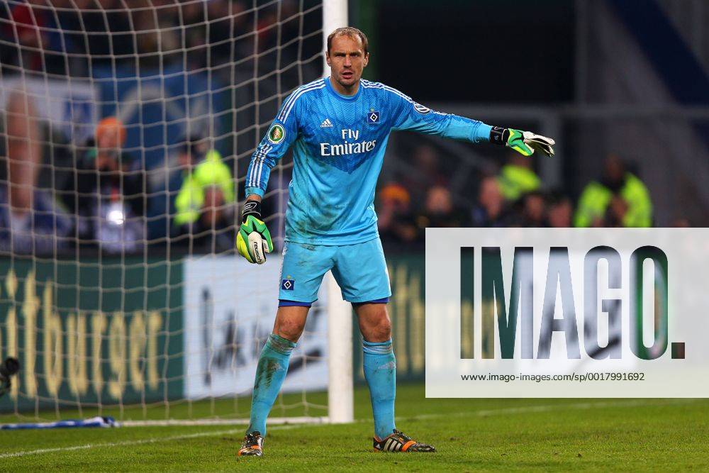 Football: Germany, DFB Pokal (Cup), Hamburg - 29.10.2014, Hamburger SV (HSV) - FC Bayern Muenchen Goalkeeper Jaroslav Drobny (Hamburger SV, HSV)