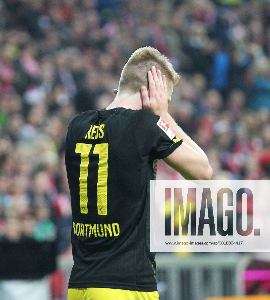 Fussball, 1. BL, 1. Bundesliga, Saison 2014 2015, Herren, Deutschland, 01.11.2014 FC Bayern München - Borussia Dortmund, BVB, v.l. Aktion, Freude, jubeln, Jubel nach Tor zum 0-1, Marco Reus, Borussia Dortmund, BVB, hält sich ohren zu,