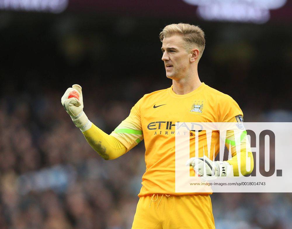 Manchester City s Joe Hart celebrates at the final whistle - Barclays Premier League - Manchester City vs Manchester Utd - Etihad Stadium - Manchester - England - 2nd November 2014 - Picture David Klein Sportimage .