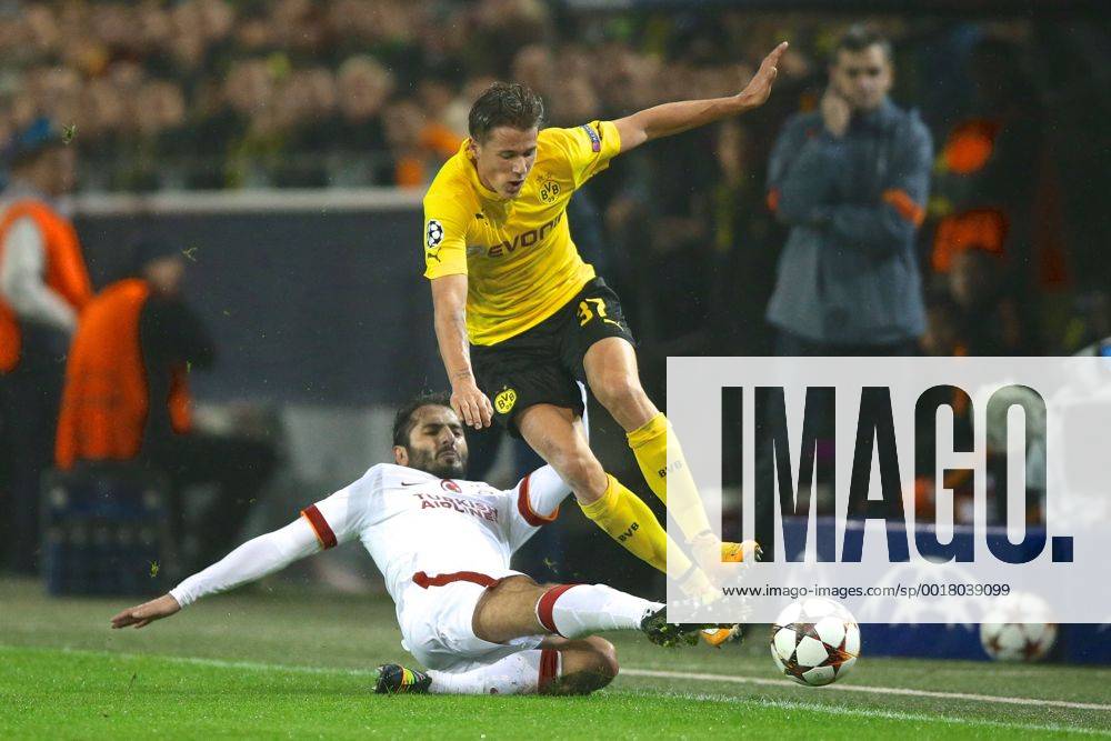 Aktuell Fussball, Champions League, Borussia Dortmund - Galatasaray Istanbul 04.11.2014, Fussball Champions League, Borussia Dortmund - Galatasaray Istanbul, v.l. Hamit Altintop (Galatasaray Istanbul - 4) im Zweikampf mit, im Duell mit Eric Durm (BVB Borussia Dortmund - 37)
