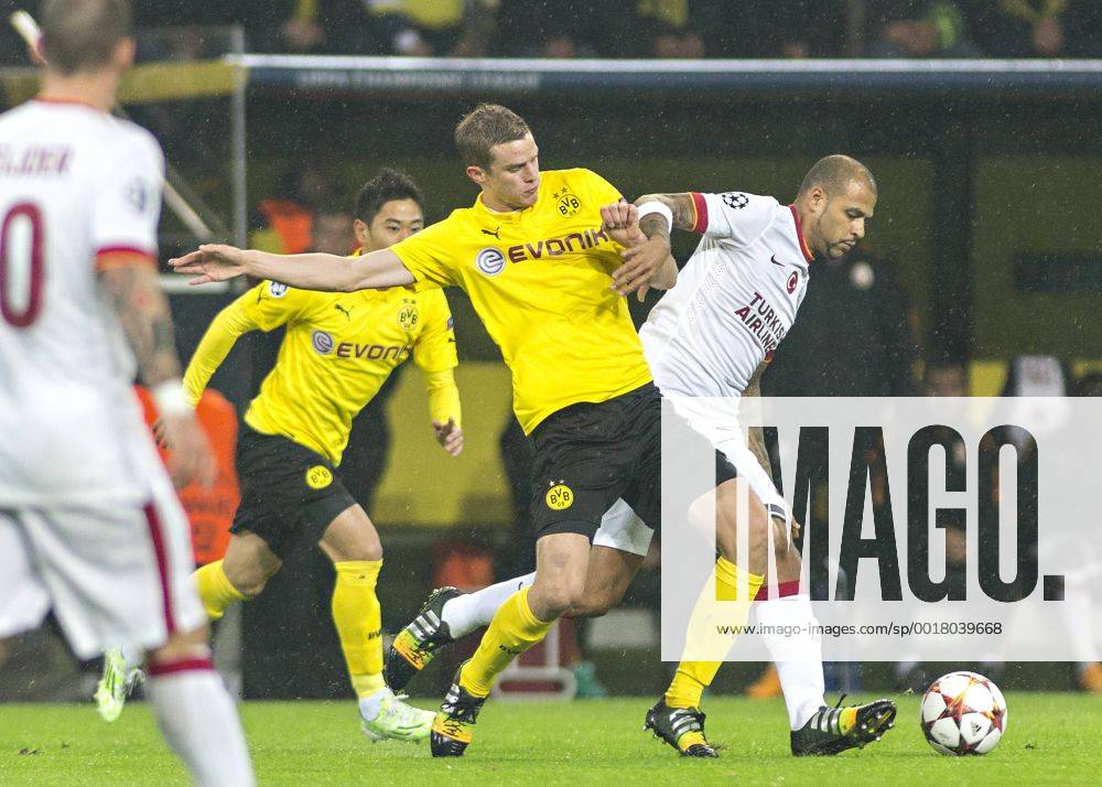 Aktuell Fussball, Champions League, Borussia Dortmund - Galatasaray Istanbul Sven Bender (BvB), Felipe Melo (Galatasaray AS) 04.11.2014, Dortmund, Borussia Dortmund vs. Galatasaray Istanbul Â