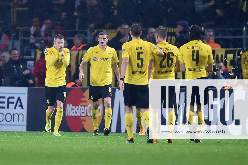 Aktuell Fussball, Champions League, Borussia Dortmund - Galatasaray Istanbul Fußball Champions League Gruppenphase 4.Spieltag Borussia Dortmund - Galatasaray Istanbul am 04.11.2014 im Signal Iduna Park in Dortmund Torjubel zum 1:0 durch Marco Reus ( Dortmund ), links