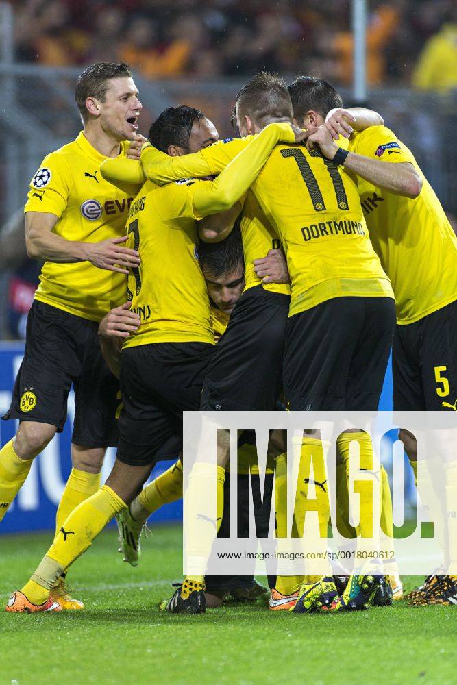 Aktuell Fussball, Champions League, Borussia Dortmund - Galatasaray Istanbul Torschütze Sokratis Papastathopoulos (BvB) mittendrin 04.11.2014, Dortmund, Borussia Dortmund vs. Galatasaray Istanbul Â