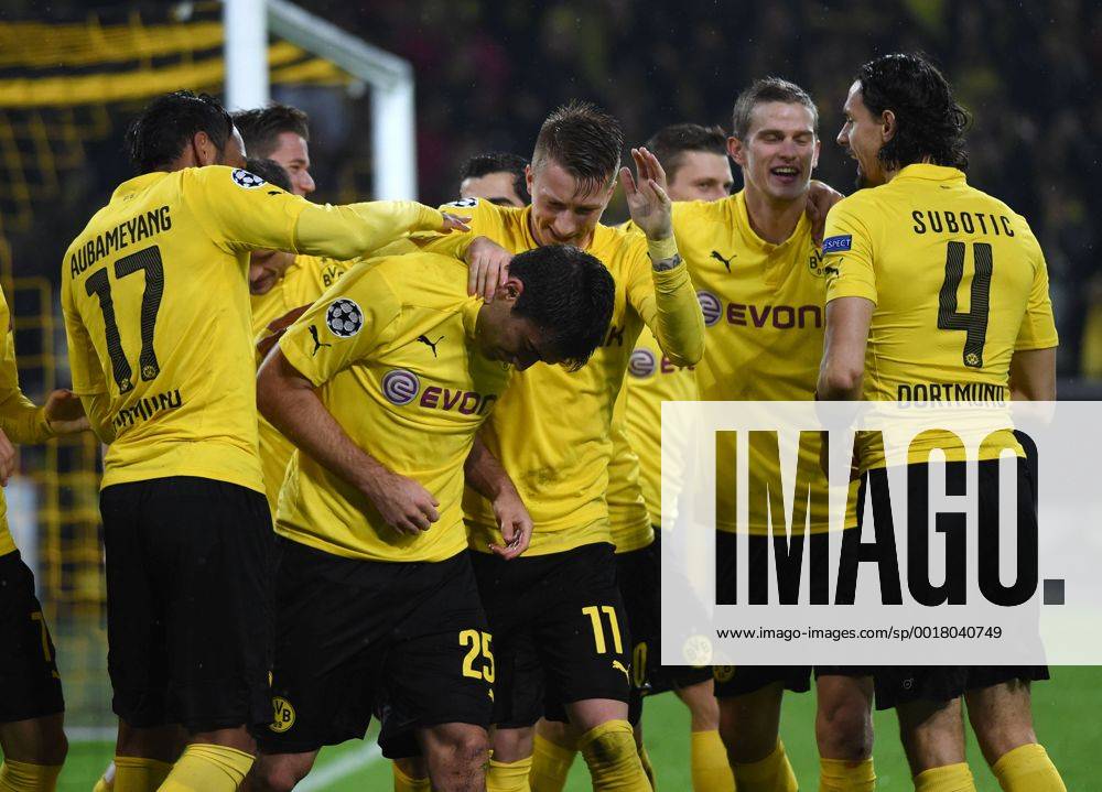 Aktuell Fussball, Champions League, Borussia Dortmund - Galatasaray Istanbul 04.11.2014, Fussball, Saison 2014 15, UEFA Champions League, Vorrunde, Borussia Dortmund - Galatasaray Istanbul Jubel BVB nach dem zweiten Treffer, v.re., Neven Subotic (Borussia Dortmund), Sven Bender (Borussia Dortmund), Lukasz Piszczek (Borussia Dortmund), Marco Reus (Borussia Dortmund), Sokratis (Borussia Dortmund), Pierre-Emerick Aubameyang, Pierre Emerick Aubameyang (Borussia Dortmund)