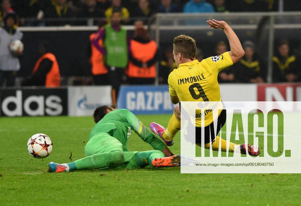 Aktuell Fussball, Champions League, Borussia Dortmund - Galatasaray Istanbul 04.11.2014, Fussball, Saison 2014 15, UEFA Champions League, Vorrunde, Borussia Dortmund - Galatasaray Istanbul Ciro Immobile (Borussia Dortmund), re., erzielt das Tor zum 3:1