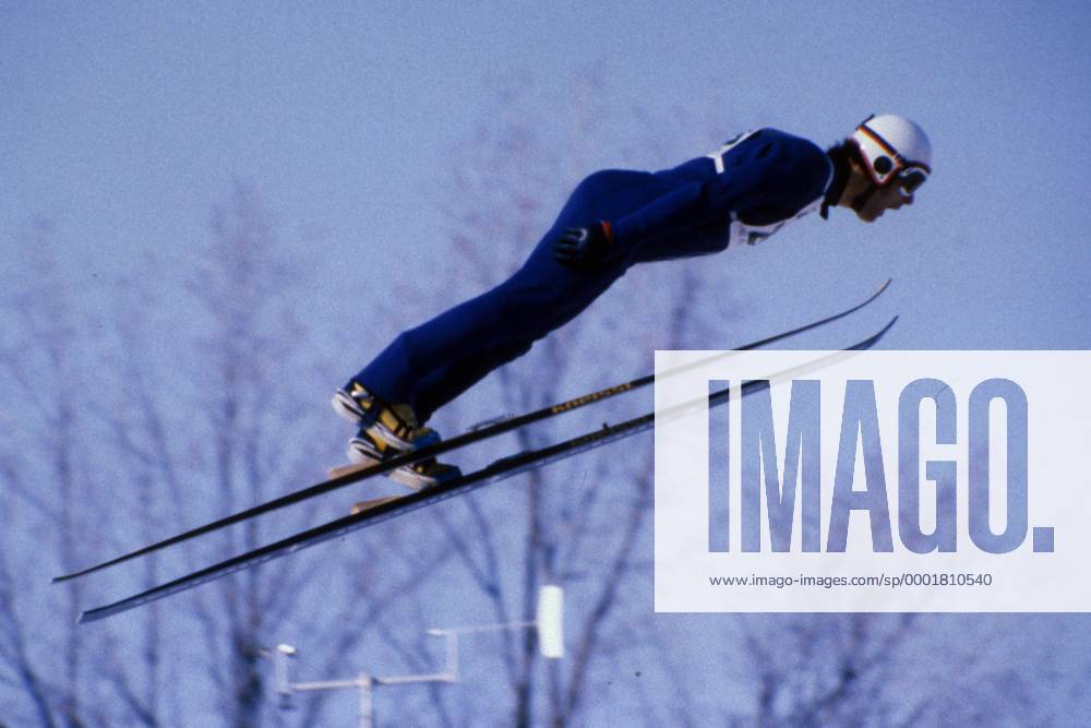 Ulrich Wehling (DDR) - Flugphase Nordische Kombination OS Winter Herren Olympische Winterspiele 1980, Olympia, Olympiade, Spiele, Nordischer Skisport, Ski Nordisch, Vdia Einzelbild Lake Placid