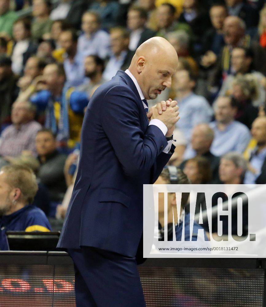 Sasa Obradovic (Trainer ALBA Berlin), enttaeuscht an der Seitenlinie ALBA Berlin - FC Bayern München, Muenchen Basketball, BEKO Basketball Bundesliga, Herren, men, Saison 2014 2015, Berlin, 9.11.2014, 02 World Halle