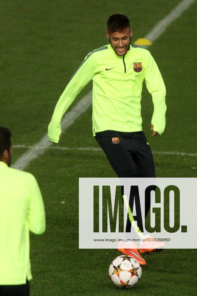 Aktuell Fußball, Champions League, Training FC Barcelona - Neymar of Barcelona before the game on November 24,2014