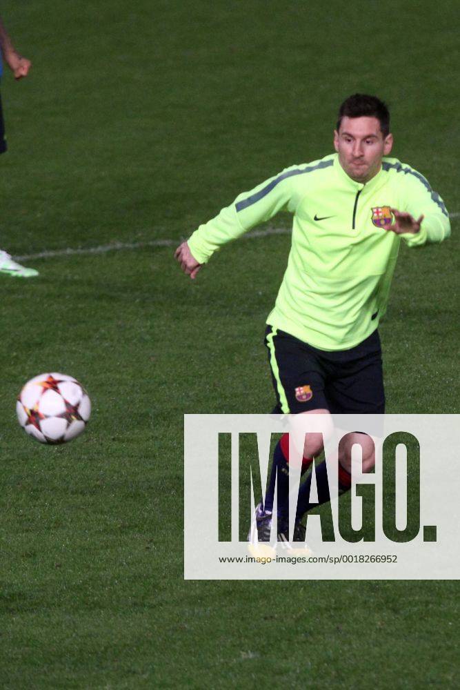 Aktuell Fußball, Champions League, Training FC Barcelona Lionel Messi of Barcelona FC before the game on November 24,2014