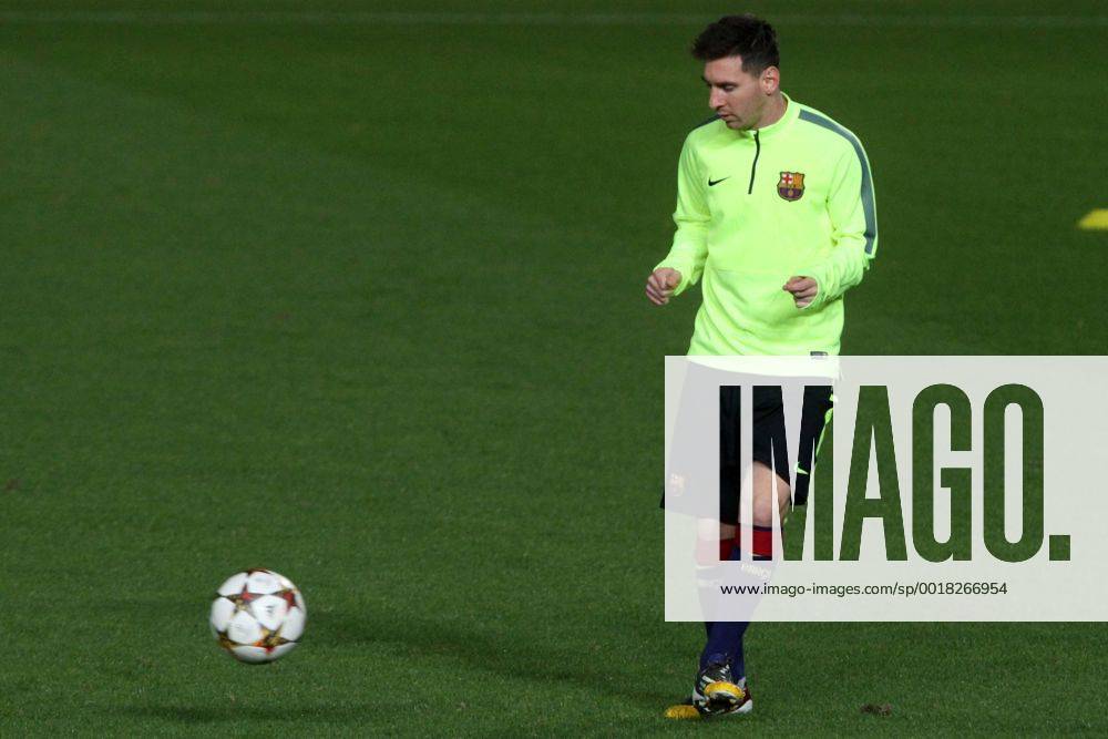 Aktuell Fußball, Champions League, Training FC Barcelona Lionel Messi of Barcelona FC before the game on November 24,2014