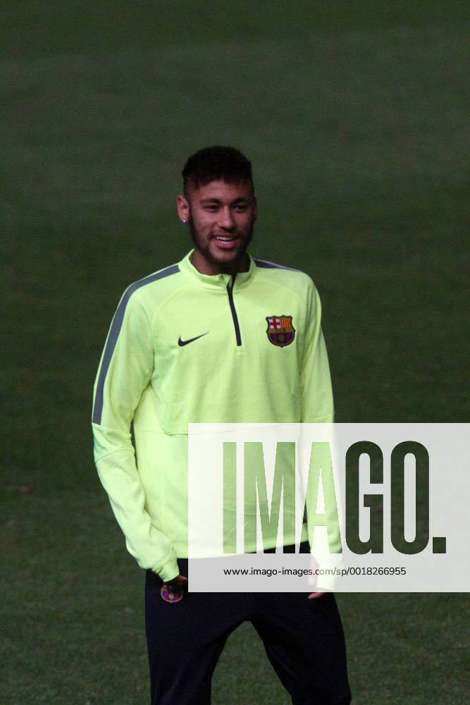 Aktuell Fußball, Champions League, Training FC Barcelona Neymar of Barcelona FC before the game on November 24,2014
