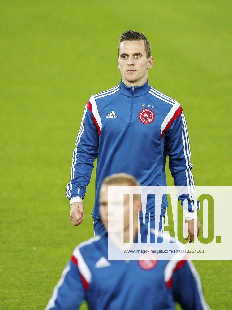 (L-R) Kolbeinn Sigthorsson of Ajax, Arkadiusz Milik of Ajax during a training session of Ajax Amsterdam prior to the UEFA Champions League group F match between Paris Saint-Germain and Ajax Amsterdam on November 24, 2014 at the Parc de Princes stadium in Paris, France. Training session Ajax UEFA Champions League Group F 2014 2015 IVx 3298931