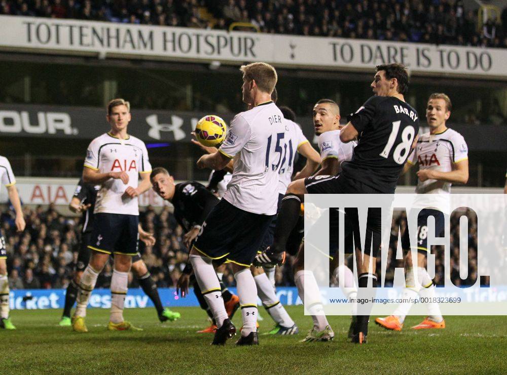 Aktuell Fußball, England, Tottenham Hotspur - FC Everton The ball appears to strike Tottenham s Eric Dier s arm but no penalty is given Barclays Premier League- Tottenham Hotspur vs Everton - White Hart Lane - England - 30th November 2014 - Picture David Klein Sportimage .