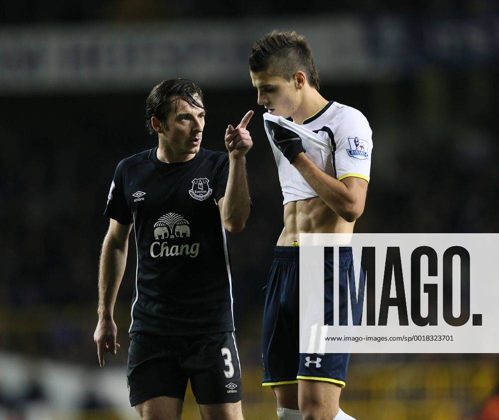 Aktuell Fußball, England, Tottenham Hotspur - FC Everton Everton s Leighton Baines has words with Tottenham s Erik Lamela after a late tackle Barclays Premier League- Tottenham Hotspur vs Everton - White Hart Lane - England - 30th November 2014 - Picture David Klein Sportimage .