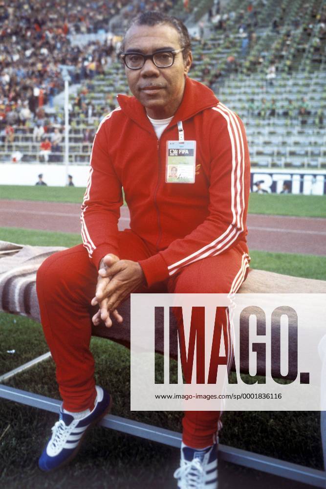 Nationaltrainer Antoine Tassy (Haiti) auf der Bank Fußball WM Herren Weltmeisterschaft 1974, Länderspiel, Nationalmannschaft, Nationalteam, Vdia Einzelbild Gruppe 4 München