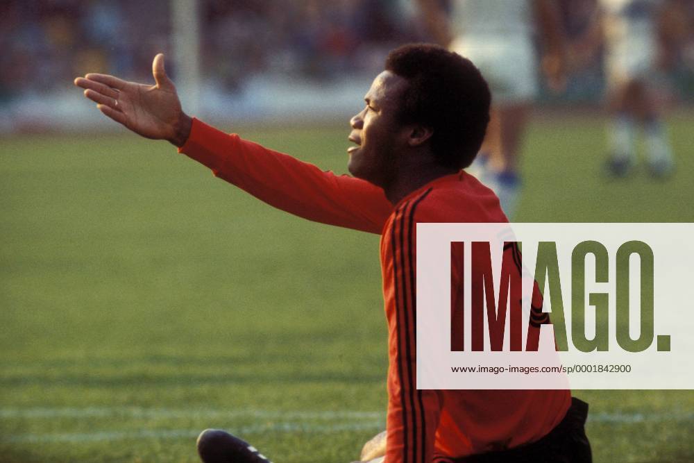 Arsene Auguste (Haiti) unzufrieden am Boden Fußball WM Herren Weltmeisterschaft 1974, Länderspiel, Nationalmannschaft, Nationalteam, Nationaltrikot, Vdia Einzelbild Gruppe 4 München